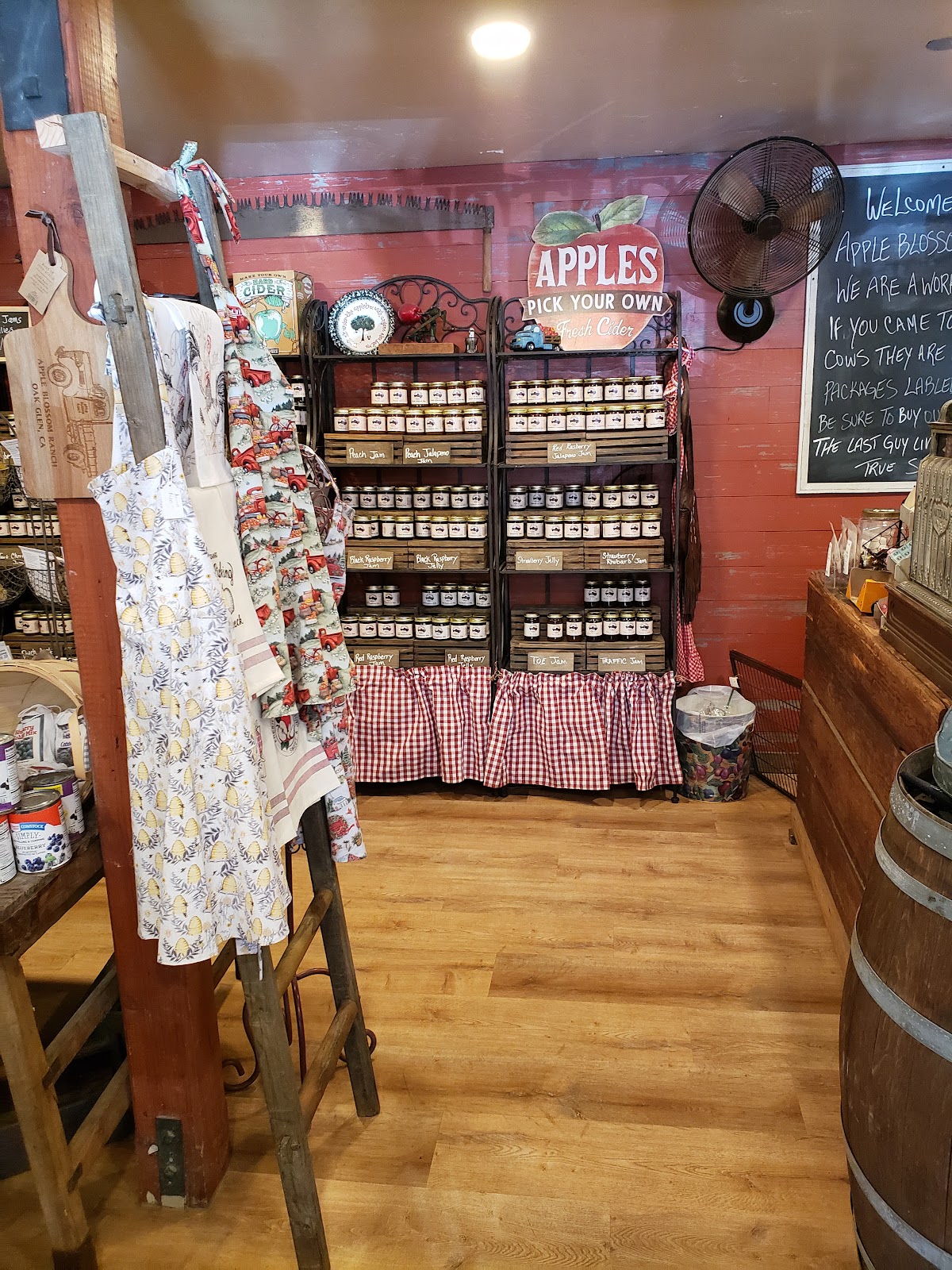 Apple Blossom Ranch apple orchard in Oak Glen, California