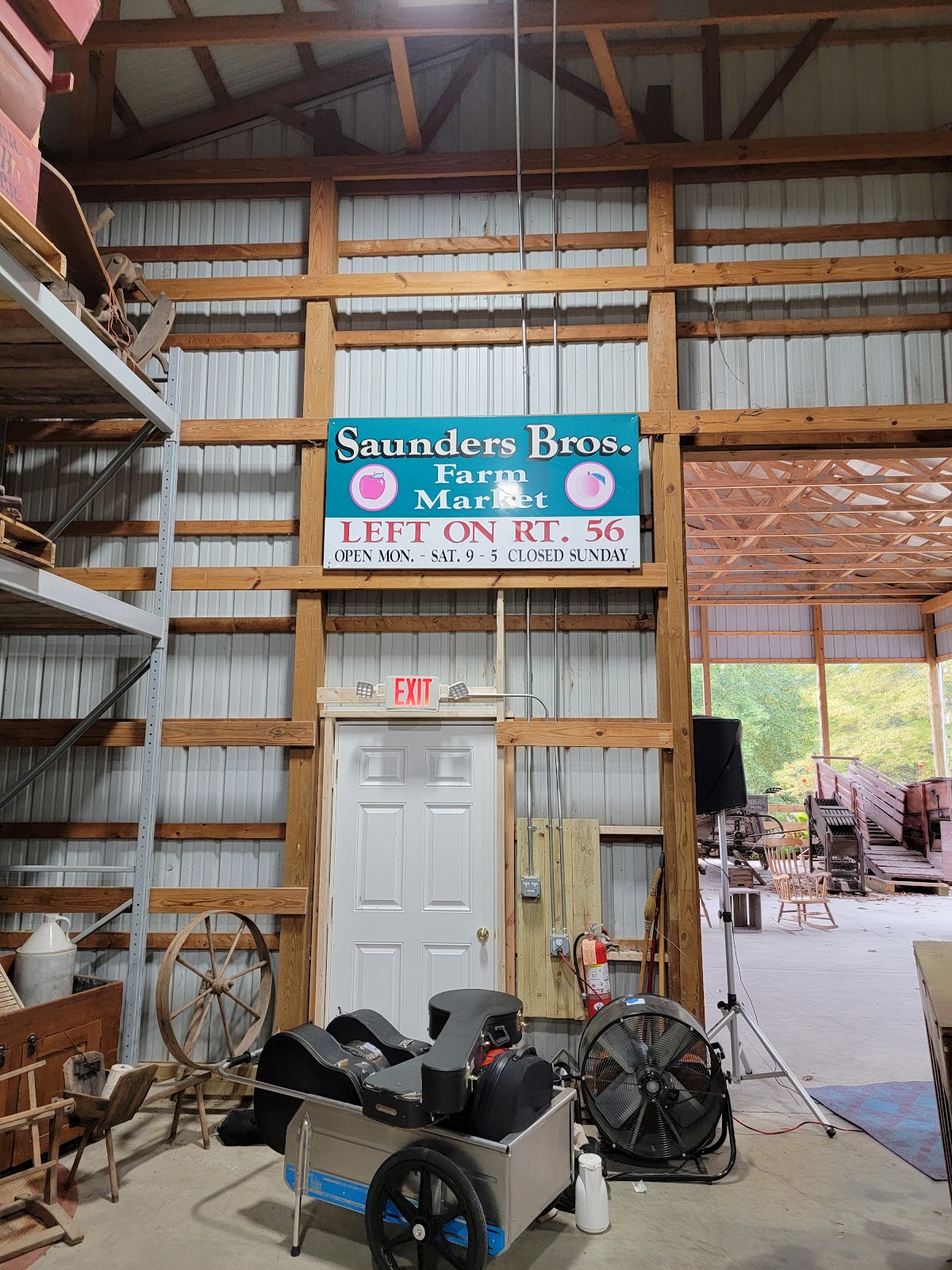 Saunders Bros., Inc. apple orchard in Piney River, Virginia