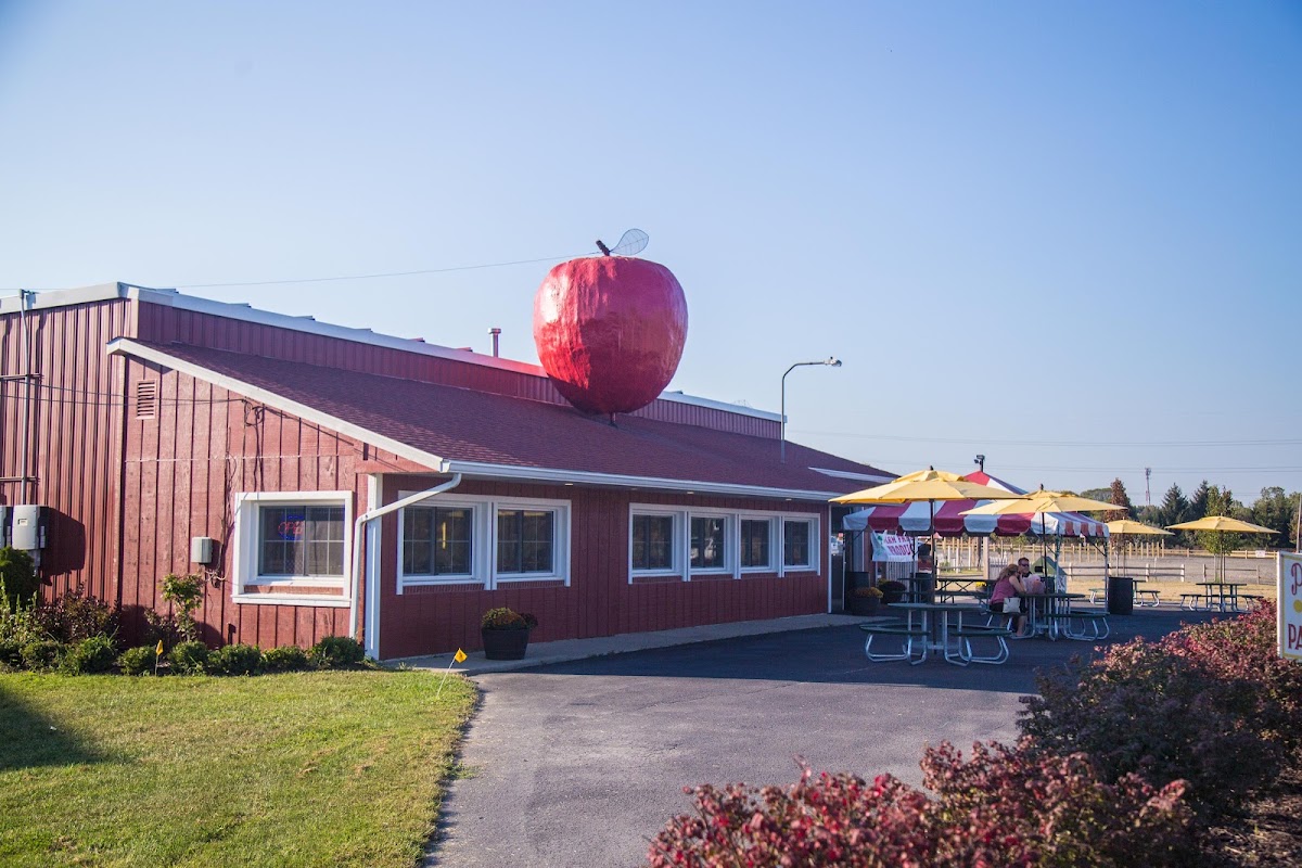 Blake Big Apple apple orchard in Armada, Michigan