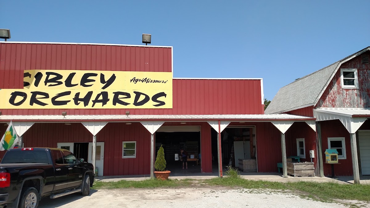 Sibley Orchards & Cider Mill apple orchard in Buckner, Missouri