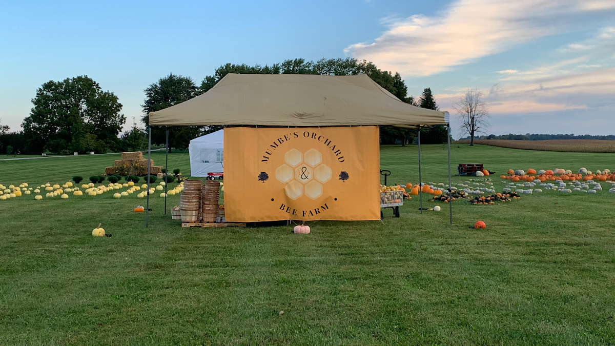 Mumbe's Orchard & Bee Farm, LLC apple orchard in Atlanta, Indiana