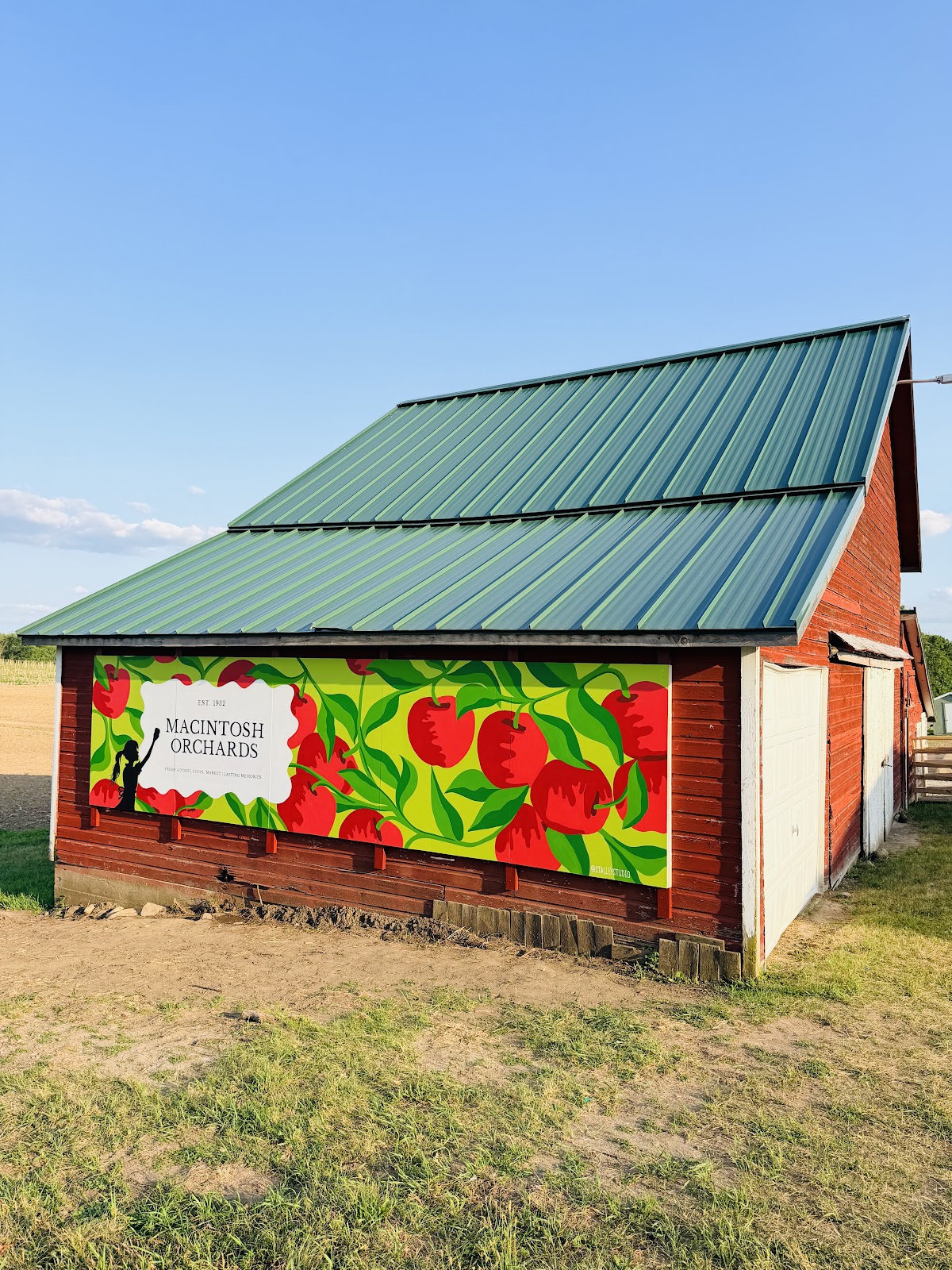 McIntosh Orchard apple orchard in Mount Pleasant, Michigan