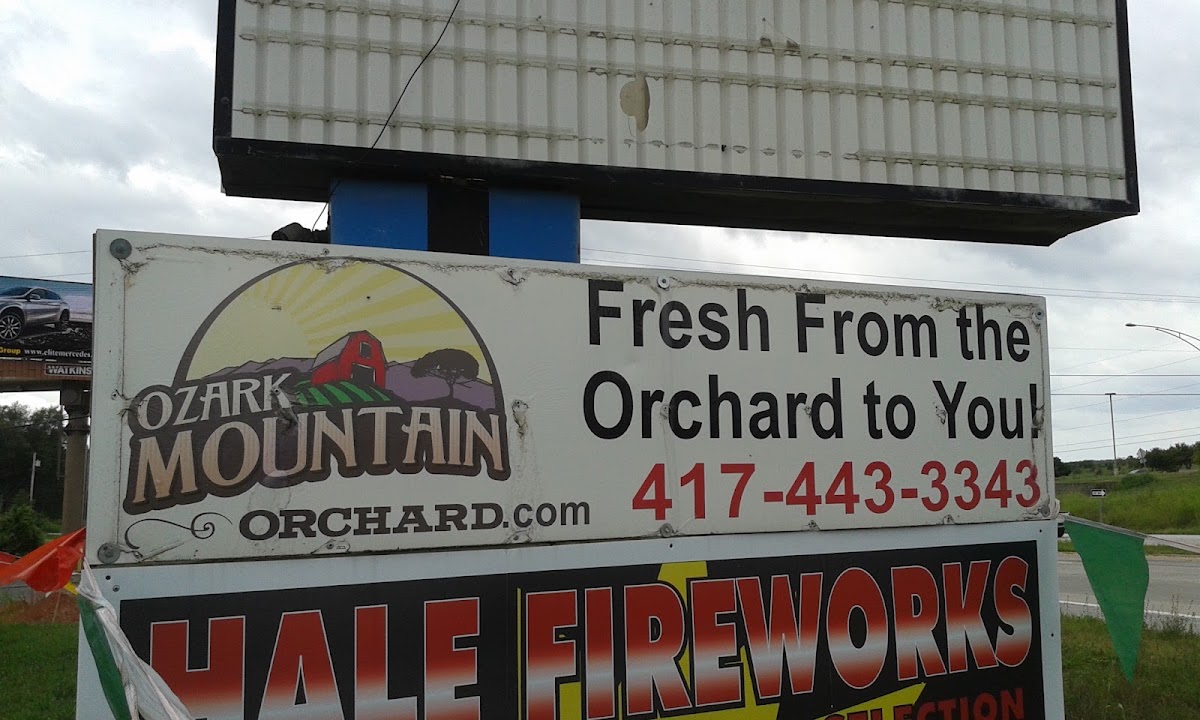 Ozark Mountain Orchard apple orchard in Highlandville, Missouri