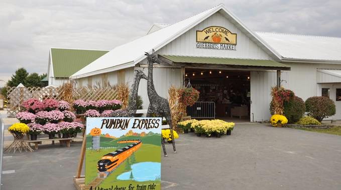 Goebbert’s Farm apple orchard in Pingree Grove, Illinois