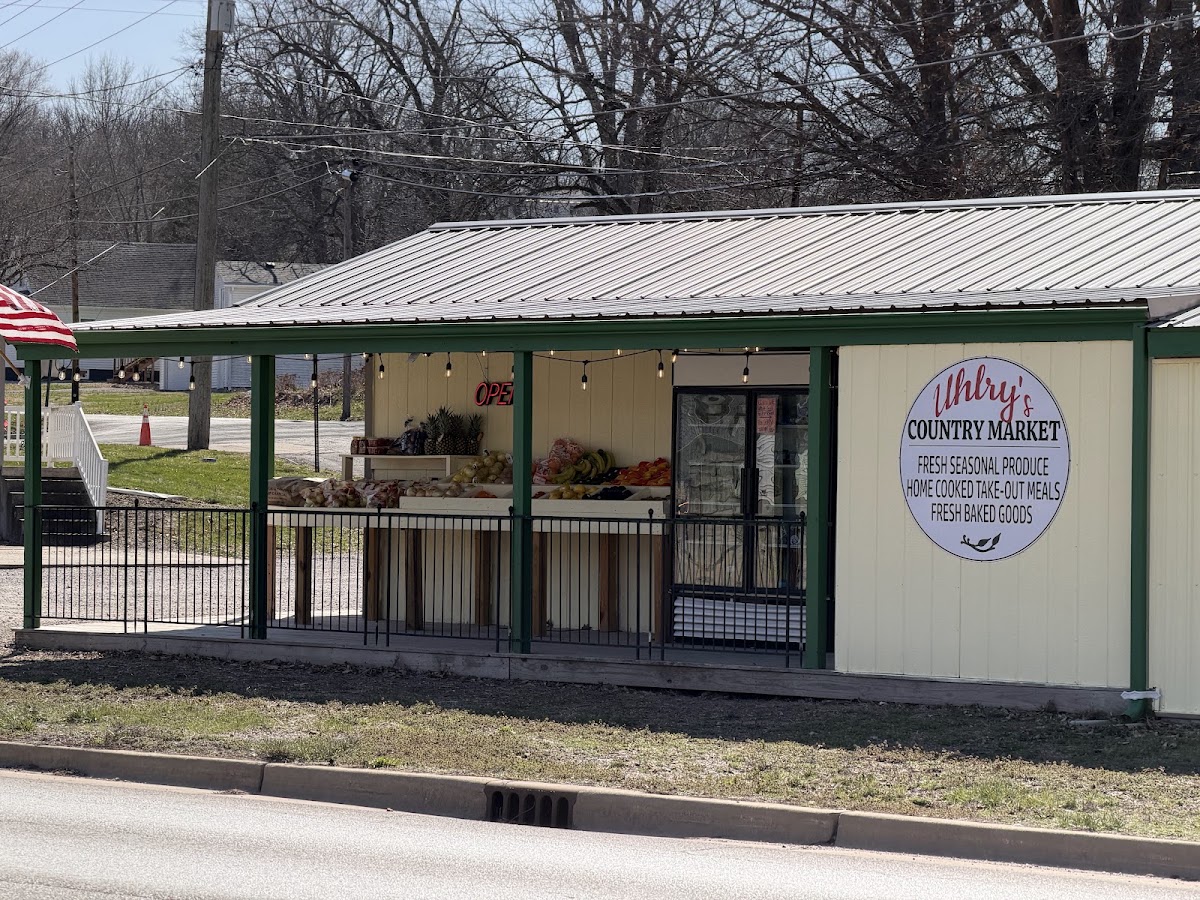 D&M Orchard and Produce apple orchard in Hillsboro, Illinois