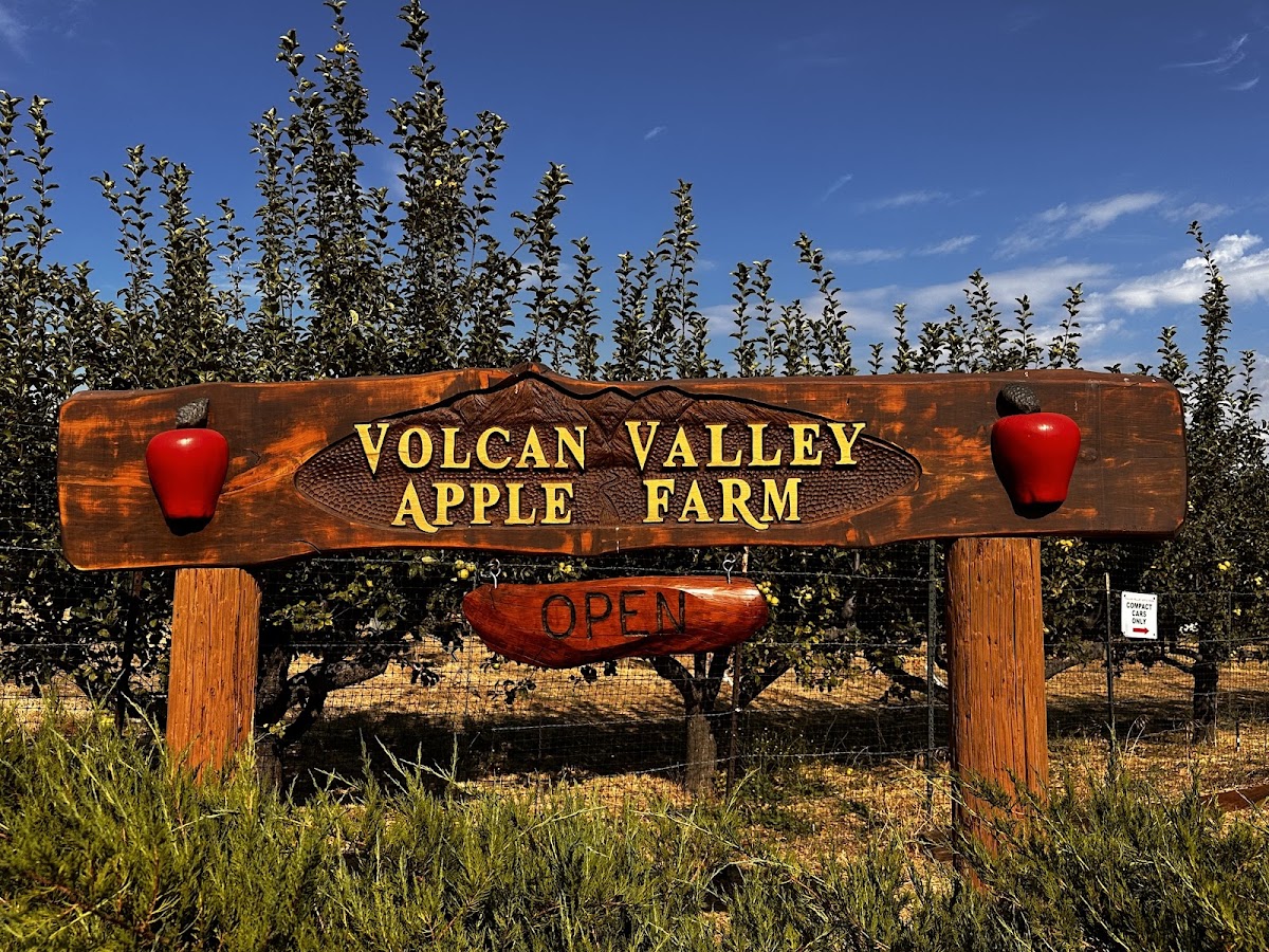 Eric's Valencia Orchard apple orchard in Valley Center, California