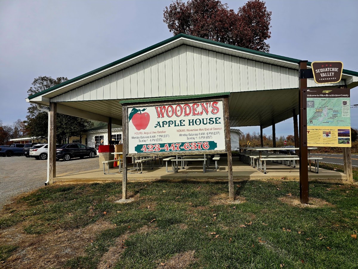 Oren Wooden’s Apple House apple orchard in Pikeville, Tennessee