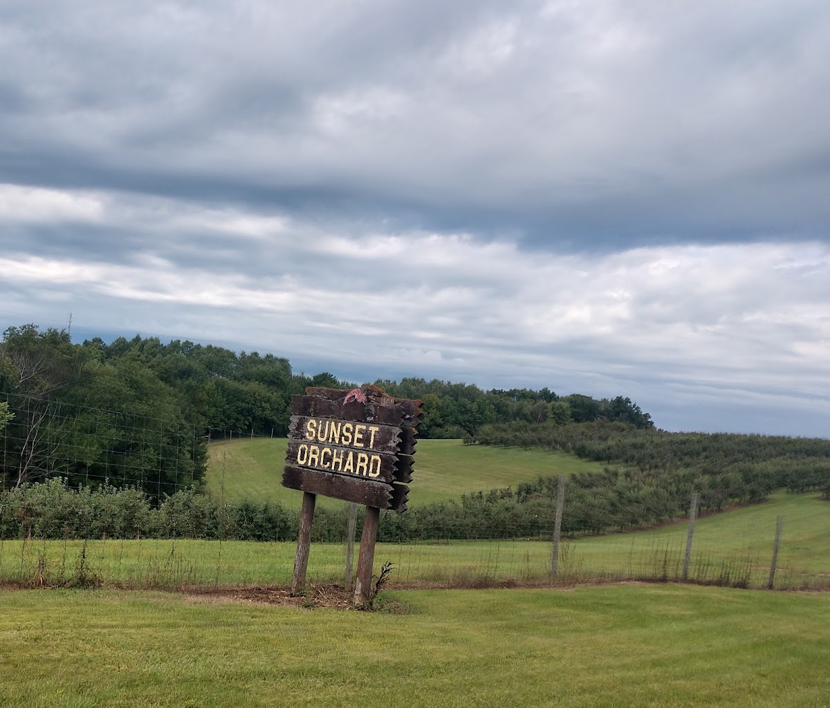 Sunset Orchard apple orchard in Town of Rockbridge, Wisconsin