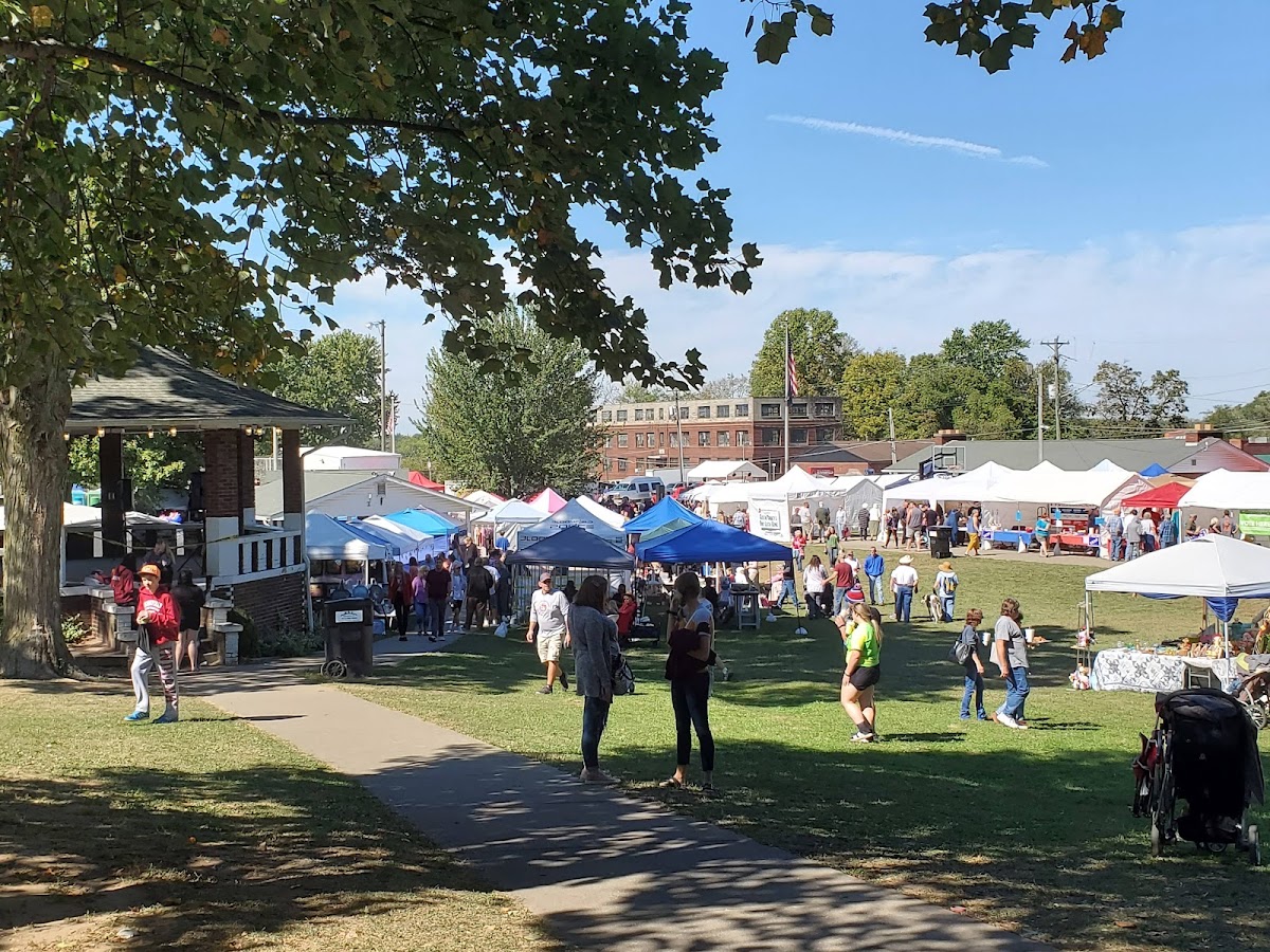 Bloomfield Apple Festival apple orchard in Bloomfield, Indiana