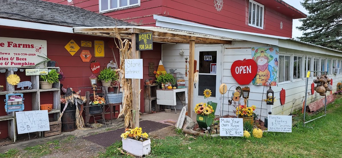 3 Bee Farms apple orchard in Griswold, Iowa