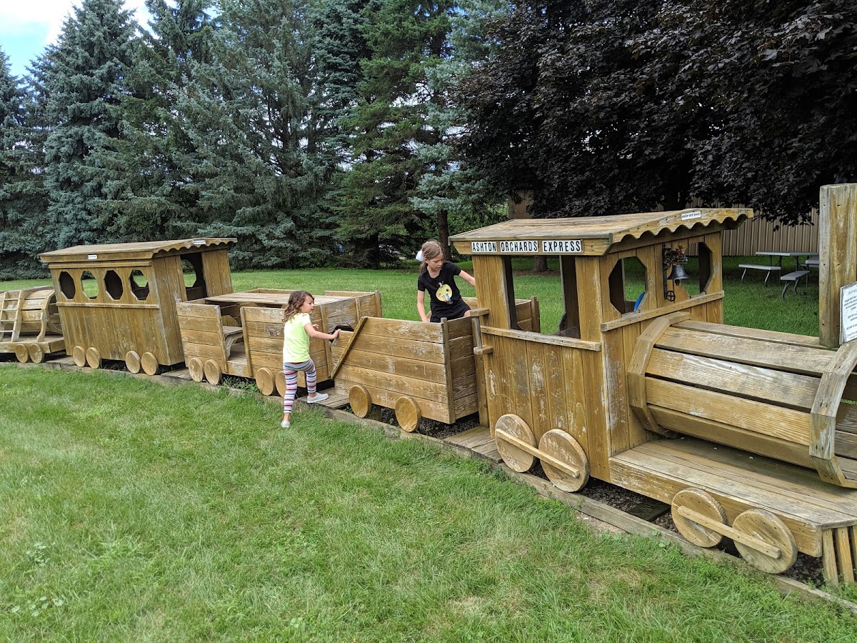 Ashton Orchards & Cider Mill apple orchard in Ortonville, Michigan