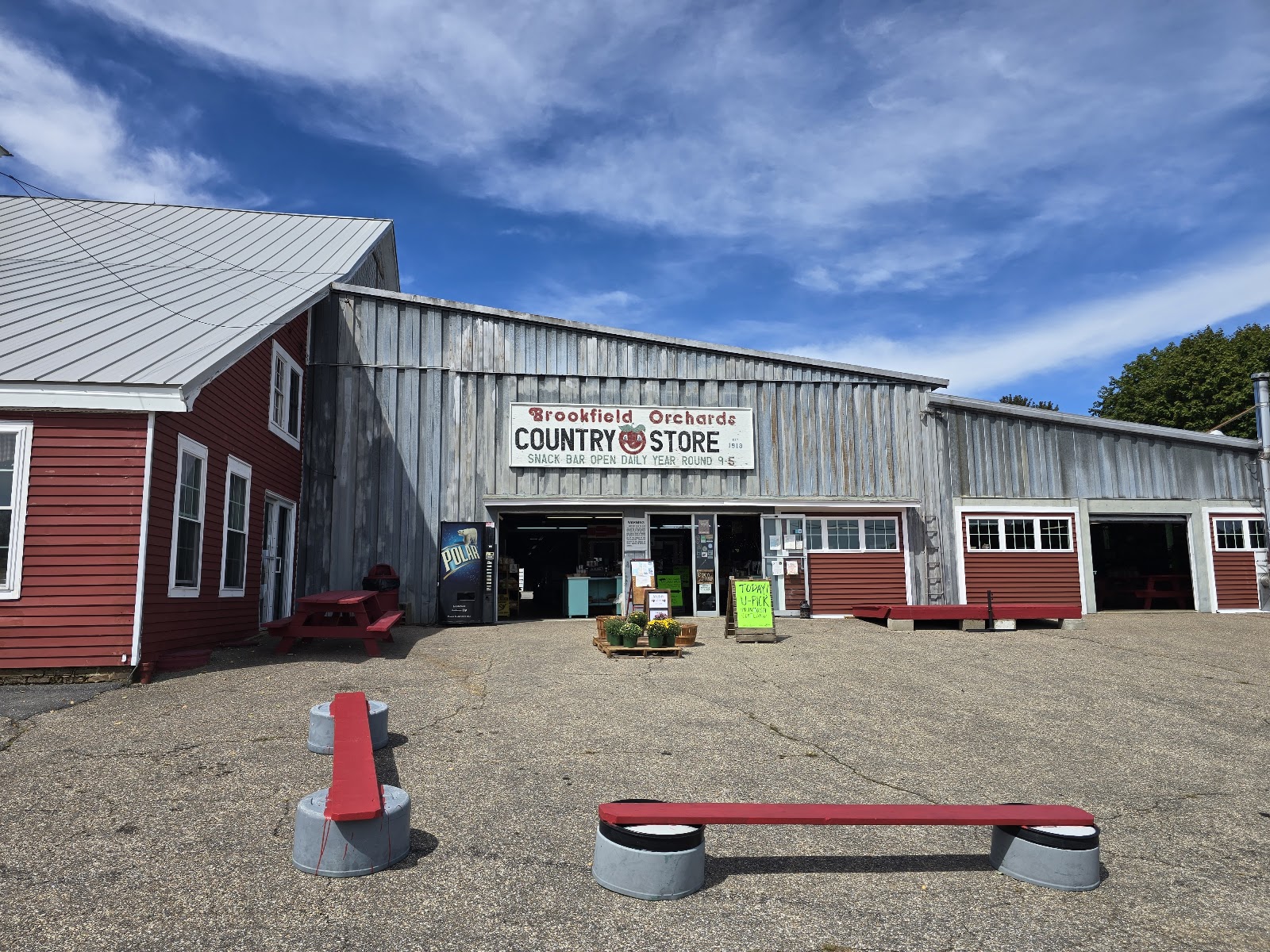 Brookfield Orchards apple orchard in North Brookfield, Massachusetts